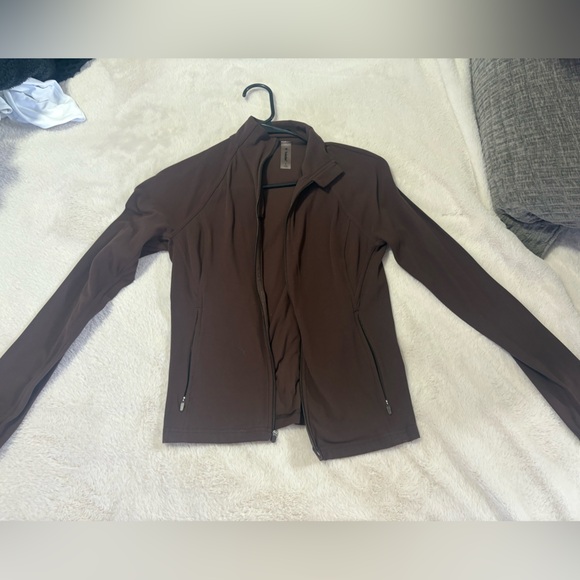 ARITZIA TNA ACTION ZIP UP SIZE SMALL - Picture 2 of 4